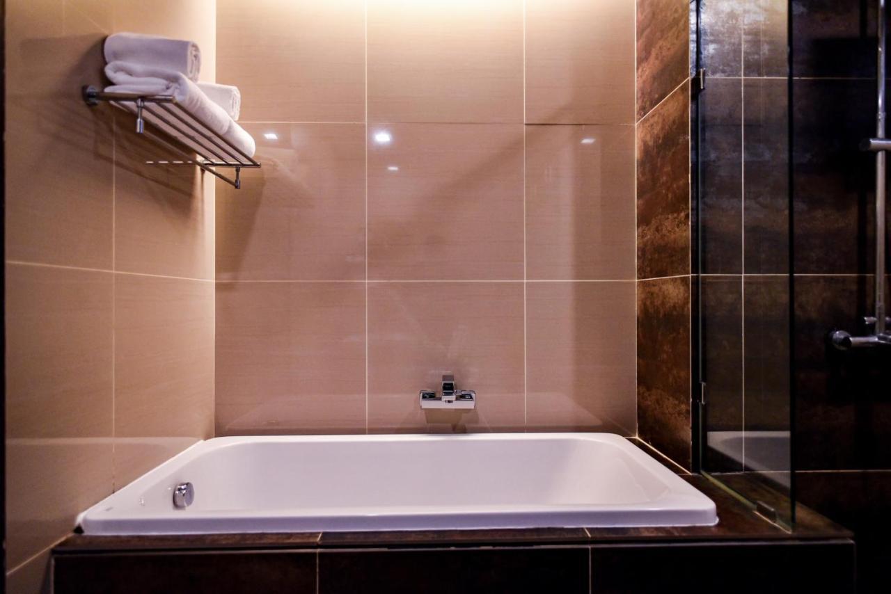 Q Suites 46 Бангкок Экстерьер фото