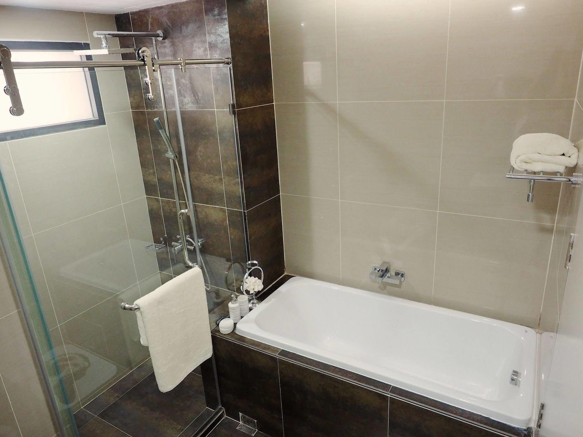 Q Suites 46 Бангкок Экстерьер фото